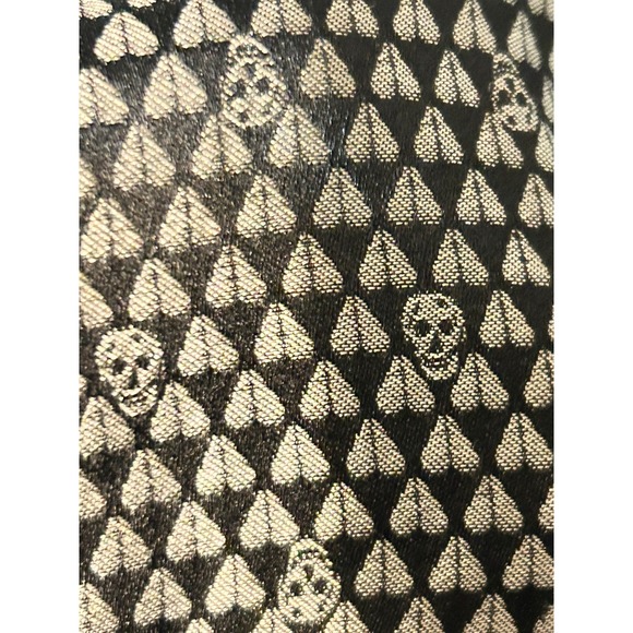 Alexander McQueen Scarf Unisex OS Gold Black Silk Skull Heart Fringe Italy Luxe - Picture 8 of 8